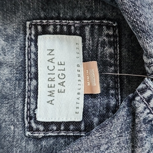 American Eagle Denim Button-Up Shirt Cropped - Picture 7 of 11